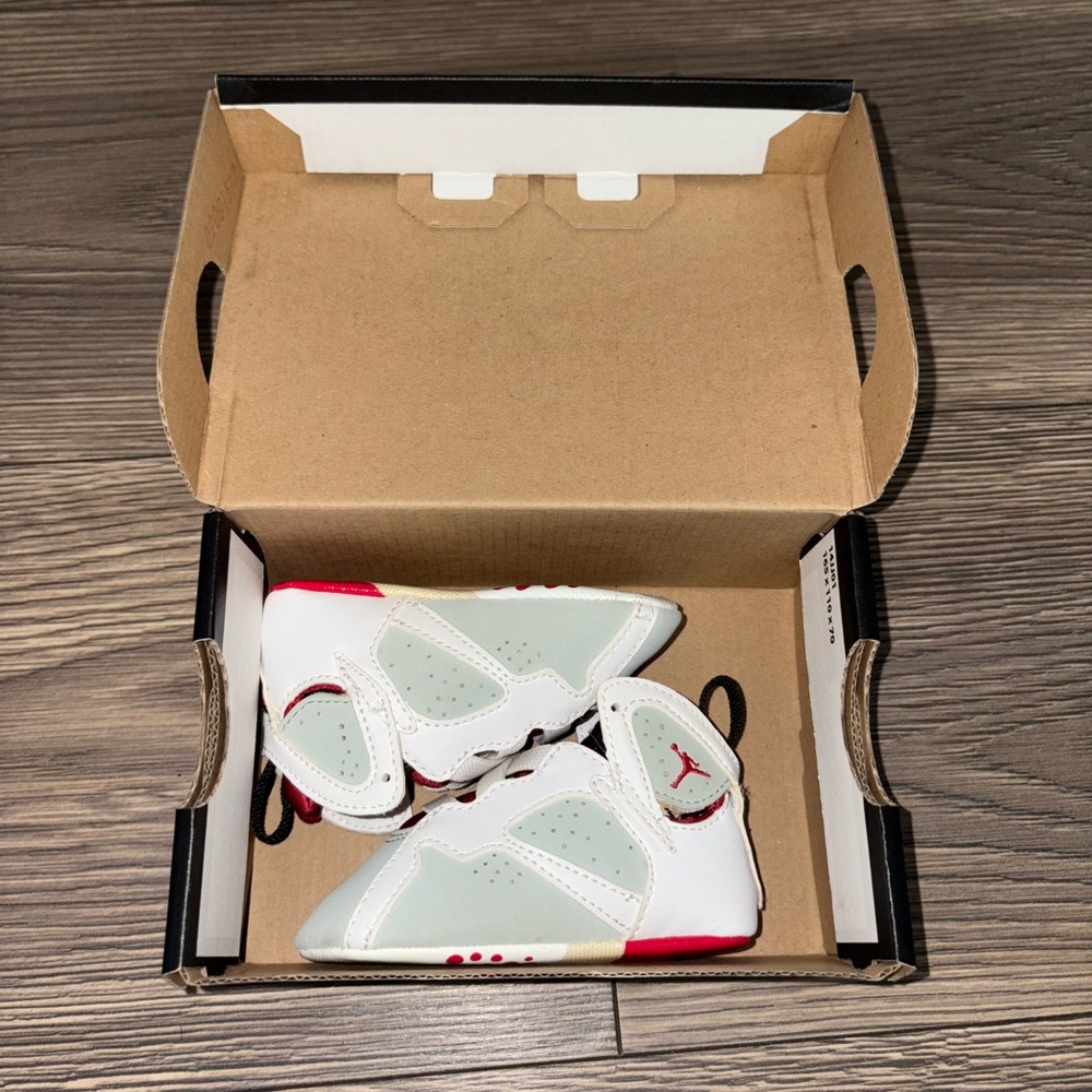 Nike Jordan 7 Retro Hare Bugs Bunny Space Jam Infant Shoes
Size 3C